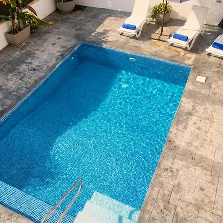 Palmtreevilla オロクリニ