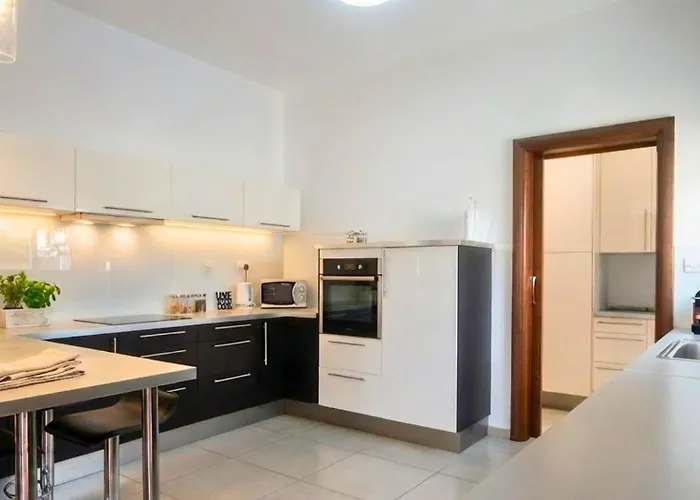 ヴィラ Palmtreevilla *